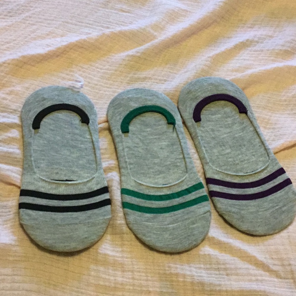 NWOT 3 Grey No Shoe Socks